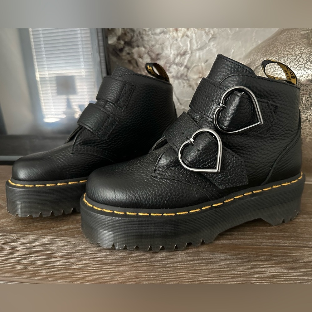 Dr. Martens Devon heart leather platform boots